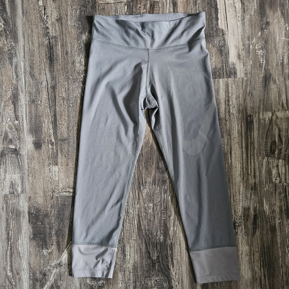 Nike Dri-Fit Light Gray/Green Cropped Leggings, Size S